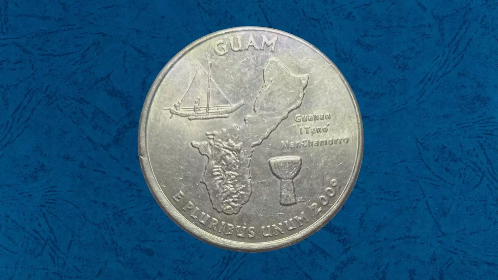 Close-up of 2009 quarter misaligned die error showing off-center strike with blank planchet crescent visible